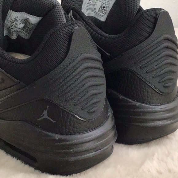 🆕 JORDAN Boys Max Aura 5 GS Classic Sneakers Black/Anthracite/Black - Picture 11 of 15